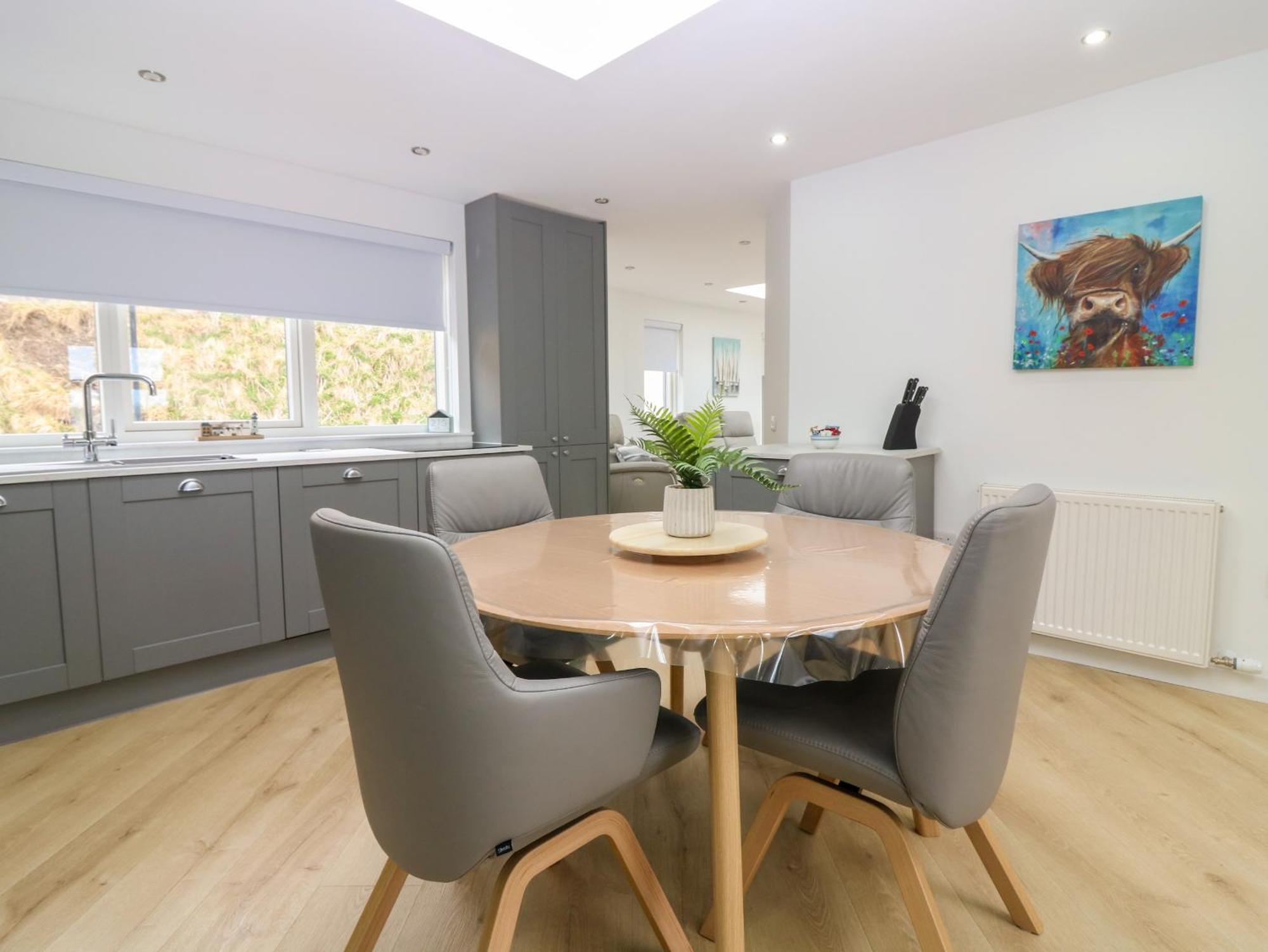 Craignure Apartment Banff Bagian luar foto