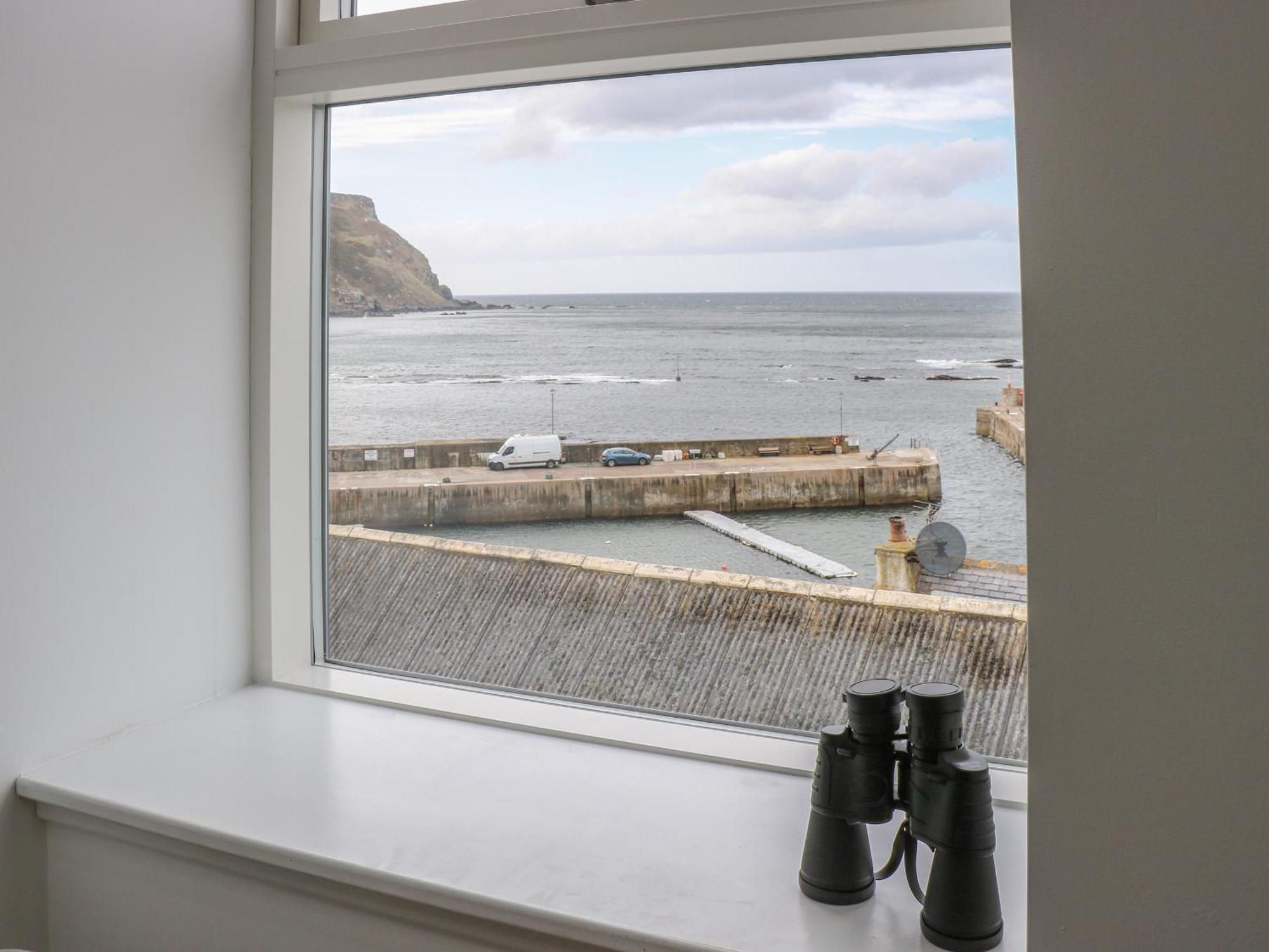 Craignure Apartment Banff Bagian luar foto