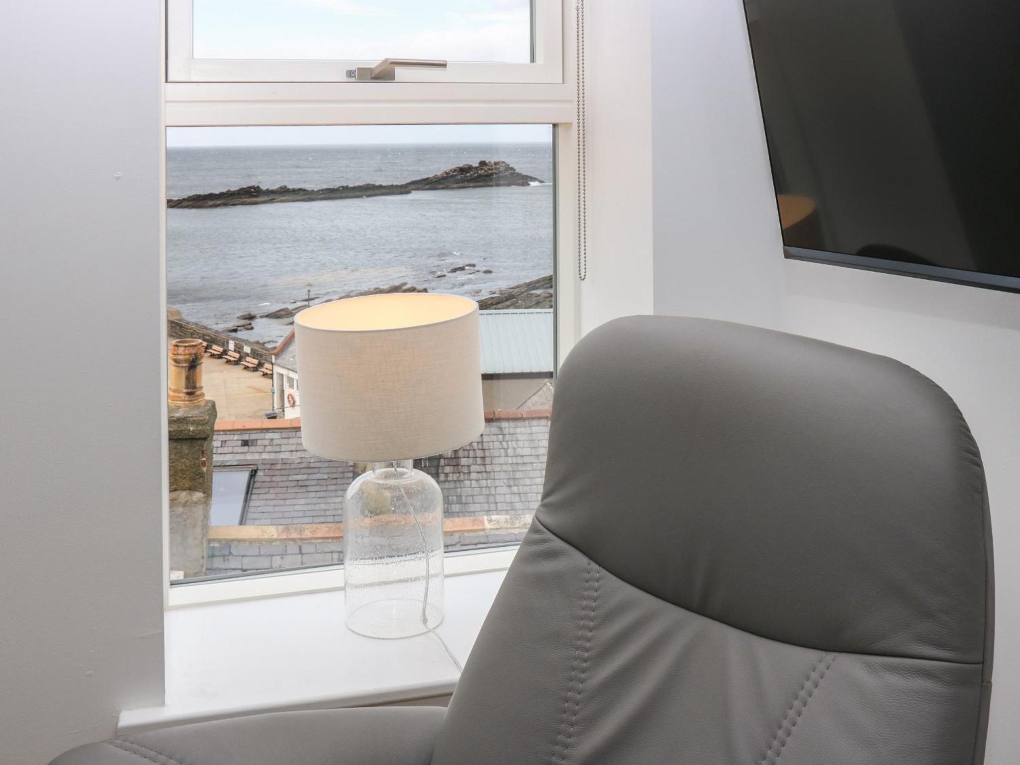 Craignure Apartment Banff Bagian luar foto