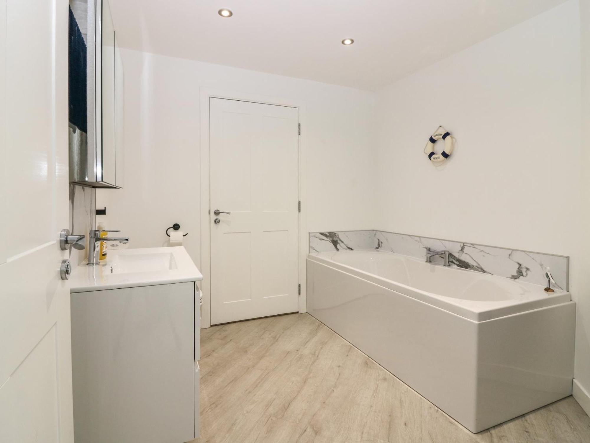 Craignure Apartment Banff Bagian luar foto