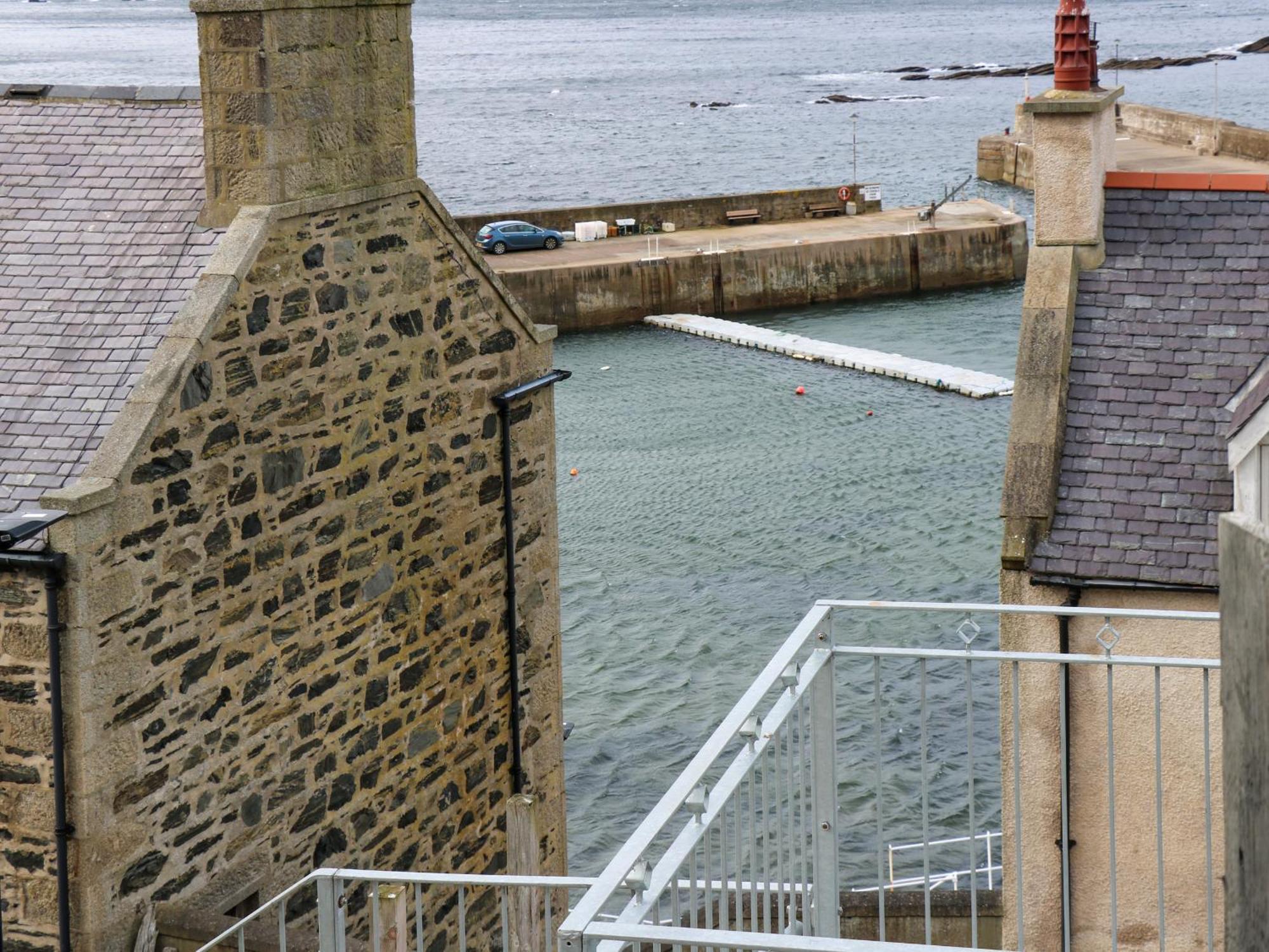 Craignure Apartment Banff Bagian luar foto