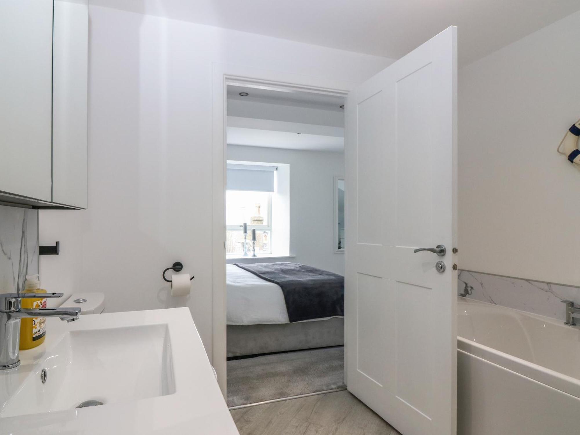 Craignure Apartment Banff Bagian luar foto