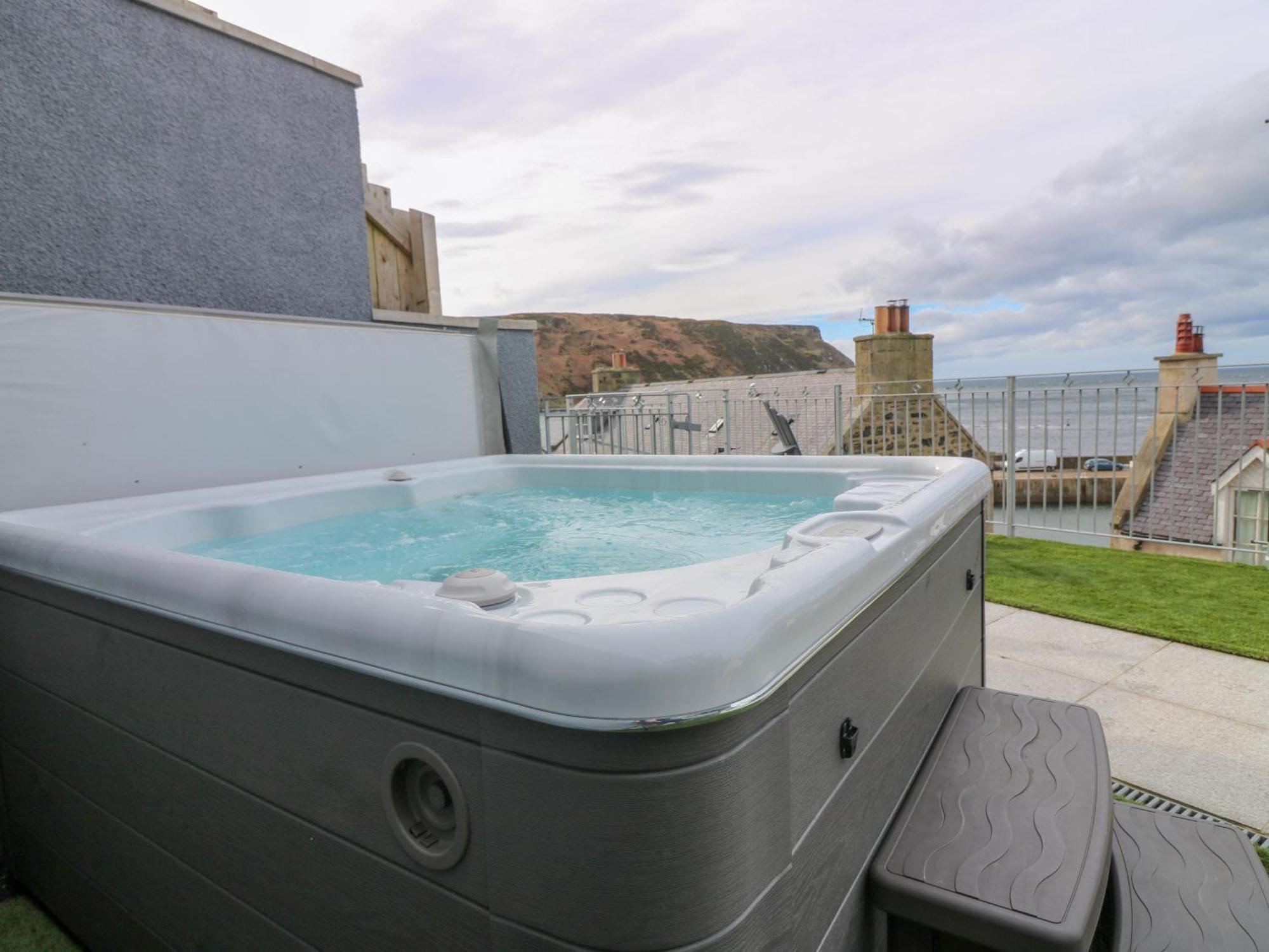 Craignure Apartment Banff Bagian luar foto