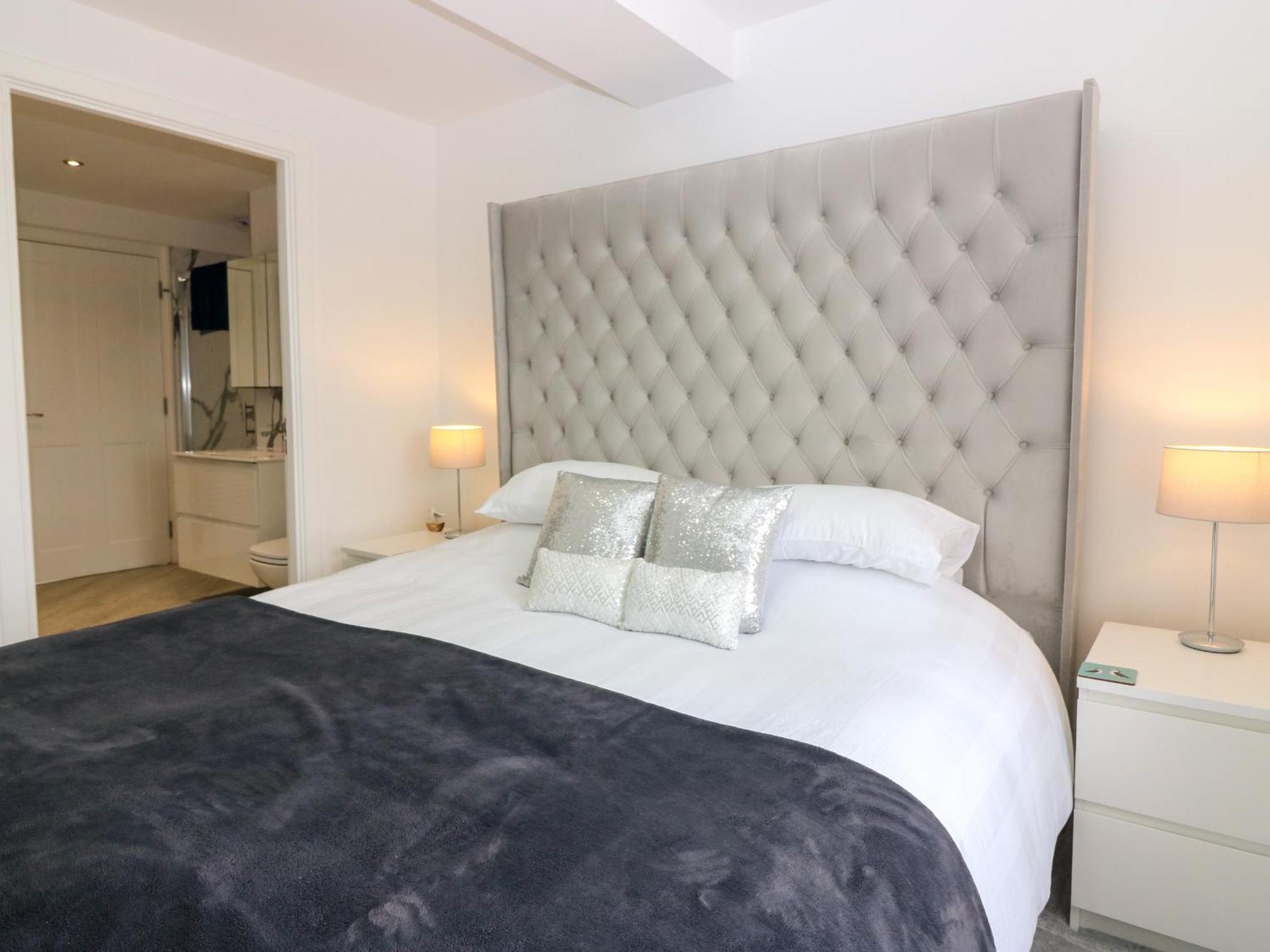 Craignure Apartment Banff Bagian luar foto