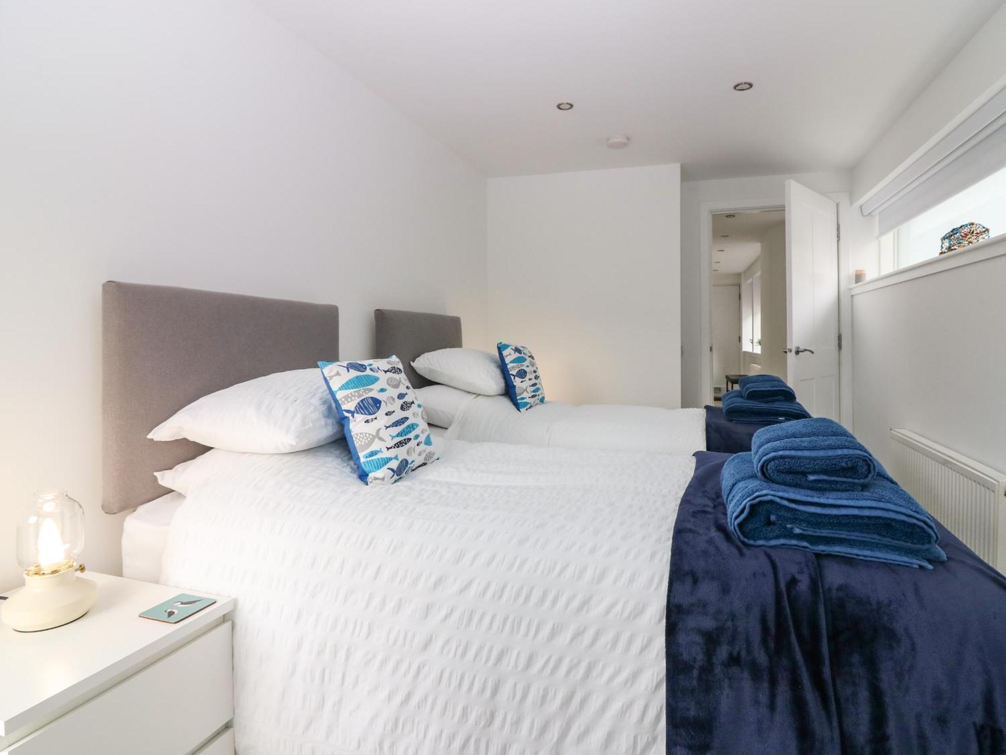 Craignure Apartment Banff Bagian luar foto