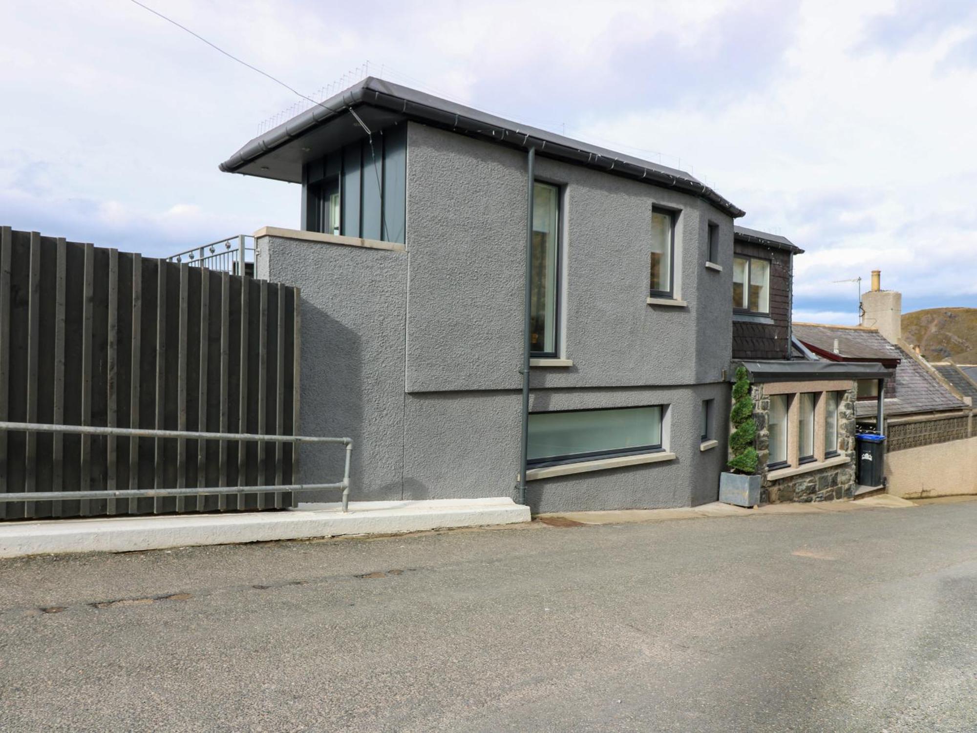 Craignure Apartment Banff Bagian luar foto